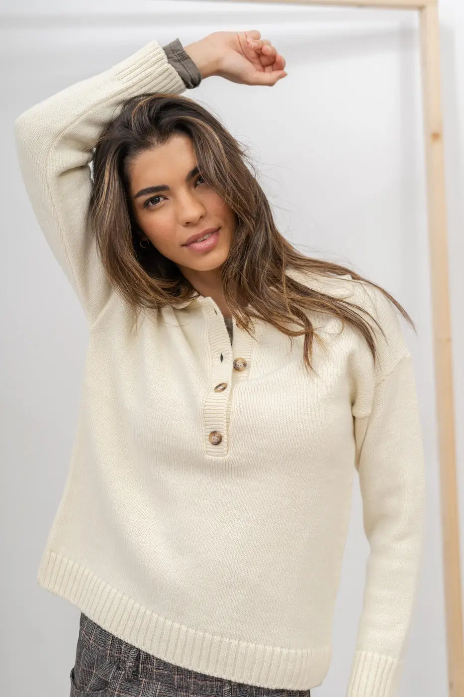 curate, poems bcn, barcelona womens apparel brand, beige ivory polo sweater, womens polo sweater, womens knitwear, beige lightweight sweater, half-button pullover sweater, sustainable and ethically made womens fashion and apparel